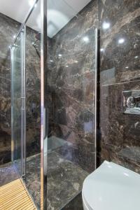 Koupelna v ubytování Holiday Home Ella Mokra Gora - Apartman Ella + 23 fotografií