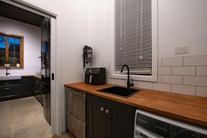 Afbeelding uit fotogalerij van Monument House in Mount Barker