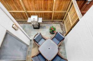 Posezení v ubytování Spacious and stylish home in the heart of Houston