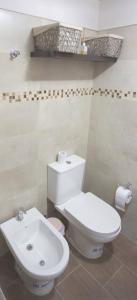 O baie la Departamento completo con balcón