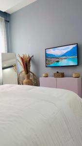 TV a/nebo společenská místnost v ubytování Seven Space Coliving