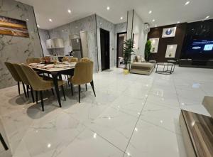 Posezení v ubytování شقة بنظام فيلا مستقلة بالكورنيشapartment with villa system + 23 fotografií