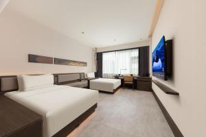 Voodi või voodid majutusasutuse Atour Hotel Changsha IFS International Finance Center Middle Jiefang Road toas