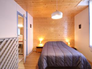 Posteľ alebo postele v izbe v ubytovaní Charmante maison 100m² au centre du Mont-Dore, patio, cour, garage, 6 pers, idéale pour famille - FR-1-415-134
