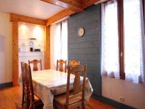 Fotografia z galérie ubytovania Charmante maison 100m² au centre du Mont-Dore, patio, cour, garage, 6 pers, idéale pour famille - FR-1-415-134 v destinácii Mont-Dore