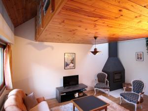Posedenie v ubytovaní Charmante maison 100m² au centre du Mont-Dore, patio, cour, garage, 6 pers, idéale pour famille - FR-1-415-134