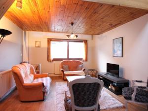 Posedenie v ubytovaní Charmante maison 100m² au centre du Mont-Dore, patio, cour, garage, 6 pers, idéale pour famille - FR-1-415-134