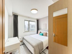 上海市にあるTyms 2BR Apt TianshanRD Near CESIS Line2のギャラリーの写真