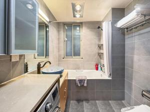 上海市にあるTyms 2BR Apt TianshanRD Near CESIS Line2のギャラリーの写真 +37枚の写真