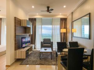 TV a/nebo společenská místnost v ubytování Encorp Marina Suites by Nest Home at Puteri Harbour