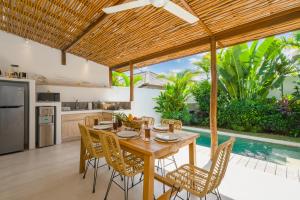 Η κουζίνα ή μικρή κουζίνα στο Villa Diana 2 in Nyanyi