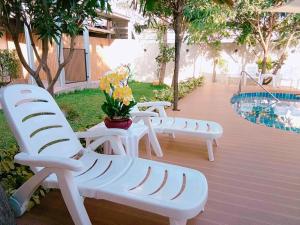 Bazén v ubytování Ingnaam Hotel nebo v jeho okolí