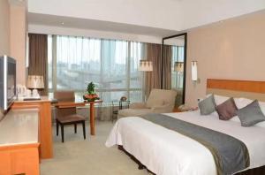 Letto o letti in una camera di Dongguan Well Garden Hotel