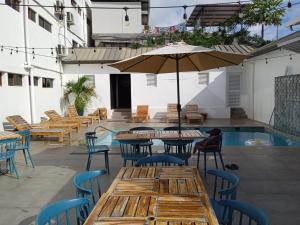 Bazén v ubytování Galapagos Planet Hotel nebo v jeho okolí