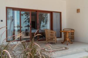 Prostor za sedenje u objektu Sunscape Villa - Beachfront and private pool