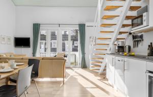 Η κουζίνα ή μικρή κουζίνα στο Cozy Home In Vestervig With Sauna