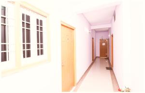 Foto dalla galleria di A PREMIUM VARANASI HOTEL D - S - R E S I D E N C Y - fully Air Conditioned hotel at Prime Location - Hygiene & Spacious Room - with wifi Facilities - BEST HOTEL IN VARANASI a Varanasi
