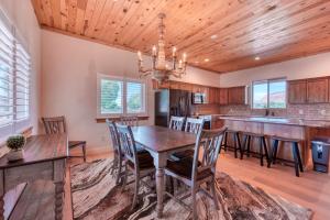 a dining room with a wooden table and chairs at Sequoia Homestead in Kanab Pets OK Heated Pool in Kanab