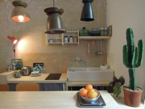 Cuisine ou kitchenette dans l'établissement V12 Design Apartments