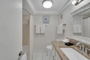 Koupelna v ubytování Seafarer Retreat St Pete Beach 1378