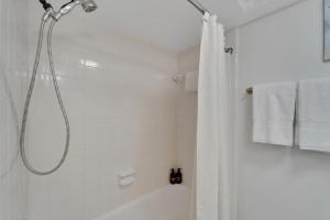 Koupelna v ubytování Seafarer Retreat St Pete Beach 1378