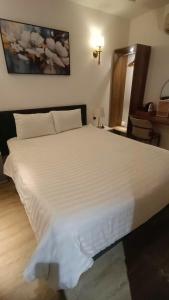 Postel nebo postele na pokoji v ubytování Gigame Signature Hotel