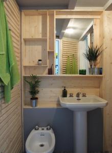 Salle de bains dans l'établissement V12 Design Apartments