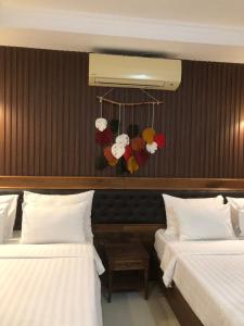 Postel nebo postele na pokoji v ubytování Gigame Signature Hotel