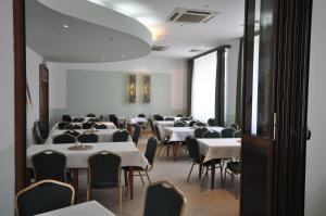 Reštaurácia alebo iné gastronomické zariadenie v ubytovaní Matejko Hotel