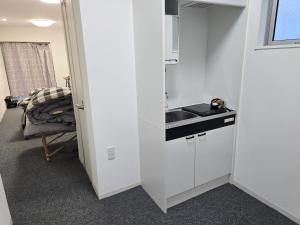 Kuchyň nebo kuchyňský kout v ubytování 旅館やすらぎ