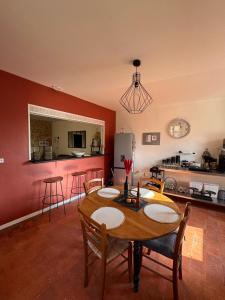 a kitchen and dining room with a table and chairs at La Casa del Rio in Durtal +21 photos