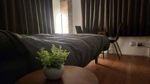 Postel nebo postele na pokoji v ubytování 金澤屋Hirooka