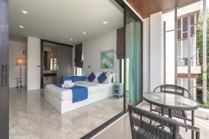 Posezení v ubytování Vibrant Life at 4BR Pool Villa, Kata - UTK3