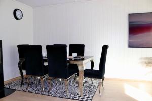 Posezení v ubytování Les Homes - Modern & Cozy Stay Near Oslo Airport