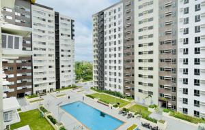 Bazén v ubytování The Sleek Chic Hideaway nebo v jeho okolí