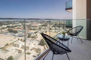 Rõdu või terrass majutusasutuses Silkhaus elegant 1BDR in Downtown Views with pool & gym access