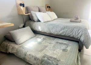 two beds sitting next to each other in a room at Wamelia Guesthouse in Bloemfontein