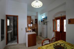 Kuchyň nebo kuchyňský kout v ubytování Antoni's Symi Home
