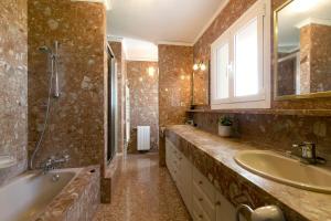 Kúpeľňa v ubytovaní Villa Montgo Denia