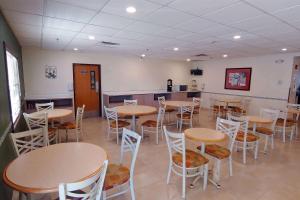 Restaurace v ubytování Microtel Inn and Suites by Wyndham Ciudad Juarez, US Consulate