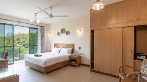 Postel nebo postele na pokoji v ubytování Lotos Inn & Suites, Nairobi + 37 fotografií