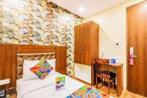 Postel nebo postele na pokoji v ubytování FabHotel Arton Suite - Nr Mumbai International Airport