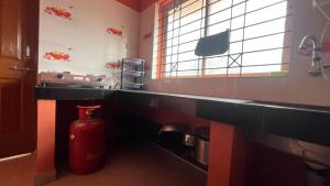 Kuchyň nebo kuchyňský kout v ubytování Hi5 Holiday Apartments - Udupi