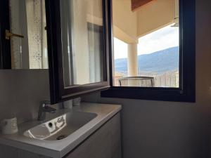 Nespecifikovaný výhled na hory nebo výhled na hory při pohledu z hotelu