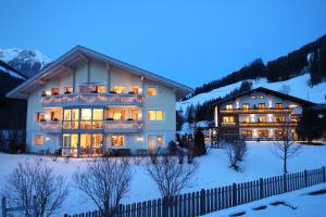 Gallery image of Appartement Hotel Erlhof Deluxe in Lutago