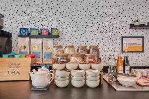 Příslušenství pro přípravu čaje a kávy v ubytování Appart Hotel Odalys City Strasbourg Green Marsh