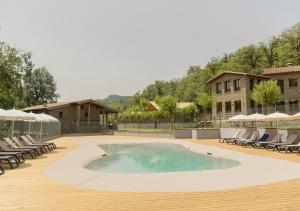 Bazén v ubytování CAMPING SÈNIA RUPIT nebo v jeho okolí