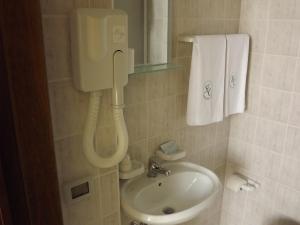 A bathroom at Hotel Columbia