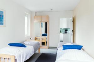 Postel nebo postele na pokoji v ubytování Linnunlahti Hostel