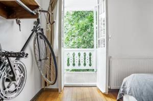 Jízda na kole v ubytování House of Soul & Triplex with a Winter Garden nebo okolí